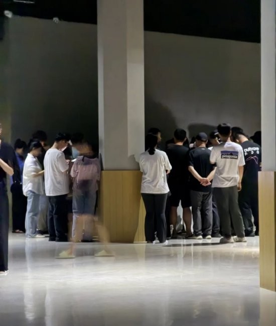 阿那亚突发大停电	，官方回应：园区外线路故障所致，正抓紧抢修